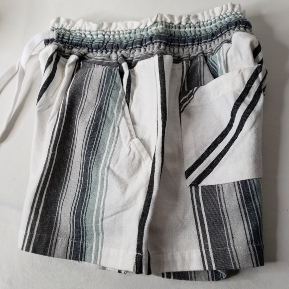 Exist Shorts White Gray Striped Southern Spirit Junior's Size Medium NWT - Picture 2 of 12